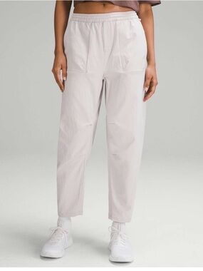 Lululemon lab Stretch Woven High-Rise Pant 26"
Light Chrome